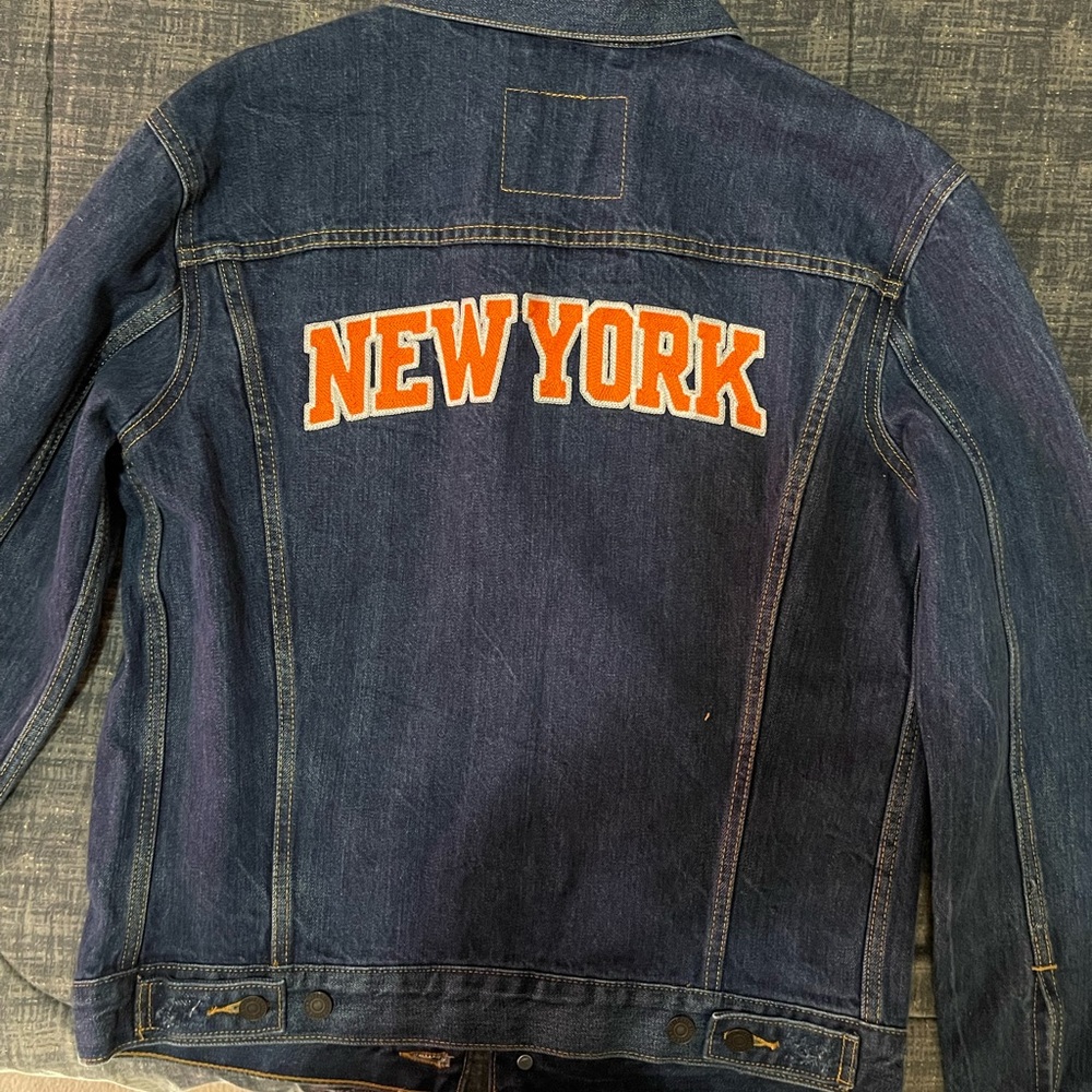 Unisex Levi’s Jackets
Licensed NFL, NBA and MLB Sport Teams Levi Jackets $75 - Picture 5 of 9